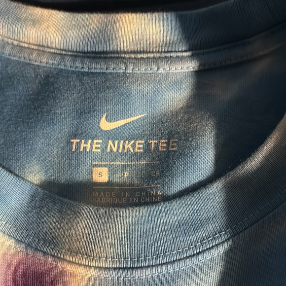 Nikes M smalll short sleeved tie-dye - Picture 3 of 3